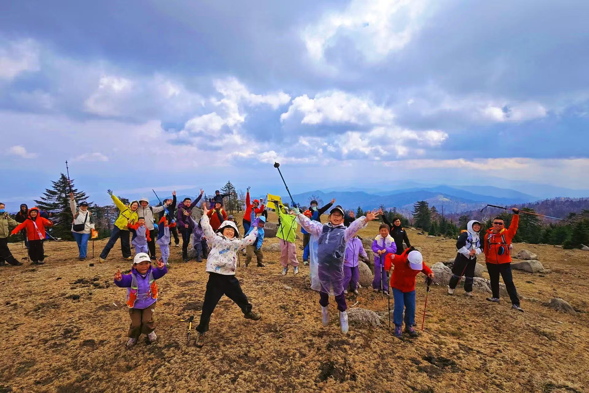 辉南四方顶子亲子徒步 2.5颗星 乘车上山